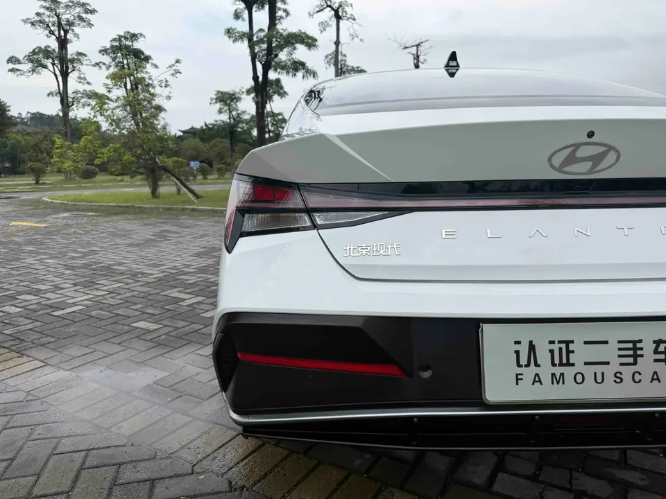 Hyundai Elantra Elantra 1.5L CVT LUX Premium Edition 2023 — thumbnail 4