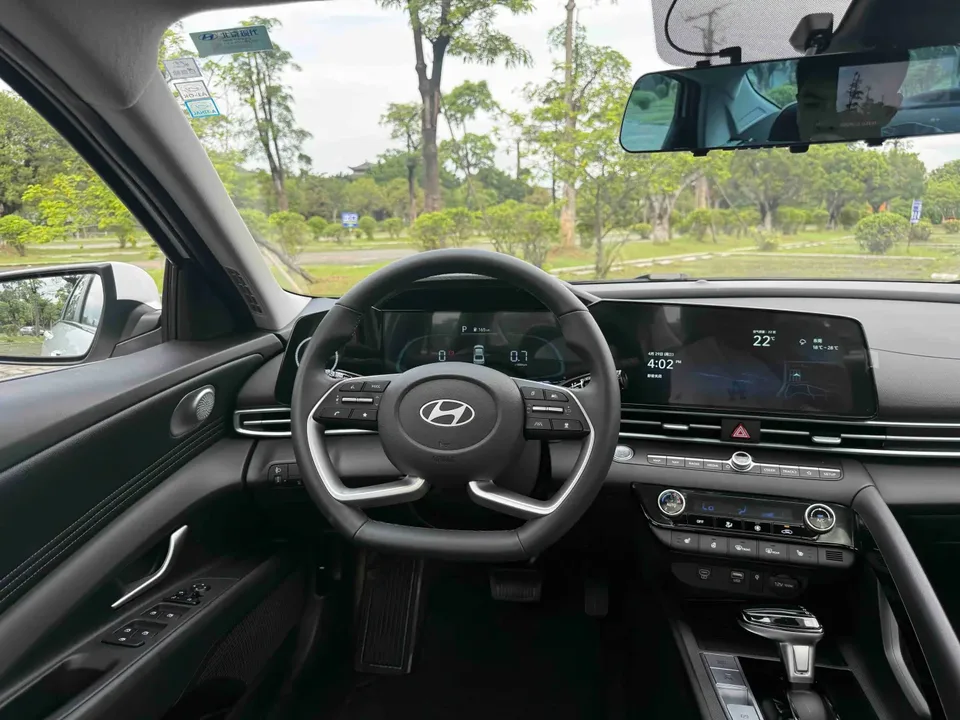 Hyundai Elantra Elantra 1.5L CVT LUX Premium Edition 2023 — thumbnail 5