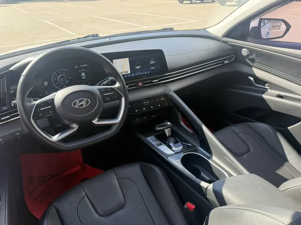 Hyundai Elantra Elantra 1.5L CVT LUX Premium Edition 2022 — thumbnail 3