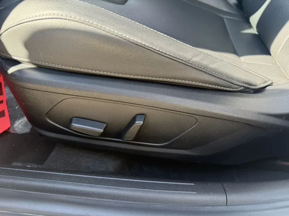 Hyundai Elantra Elantra 1.5L CVT LUX Premium Edition 2022 — thumbnail 4
