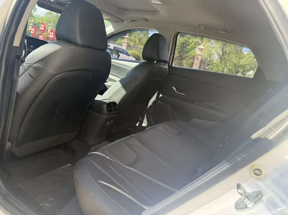 Hyundai Elantra Elantra 1.5L CVT LUX Premium Edition 2022 — thumbnail 5