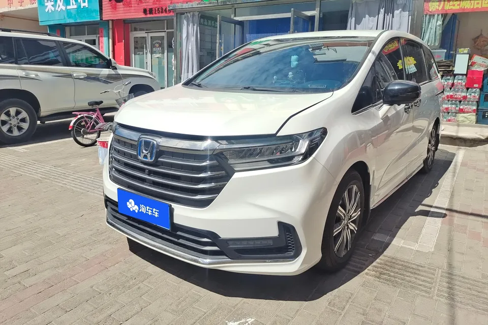 Honda Odyssey Odyssey 2.0L e:HEV Sharp Enjoyable Edition 2024 — photo 1, buy with delivery to Moscow