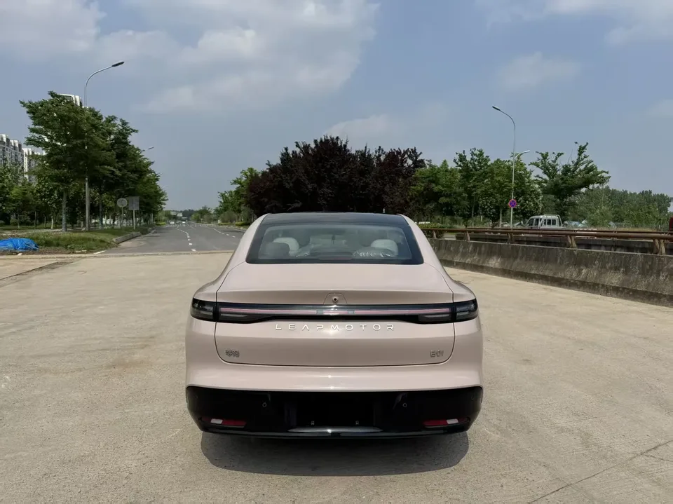 Leapmotor Leap running B01 Leap running B01 550 Enjoy Edition 2025 — thumbnail 4