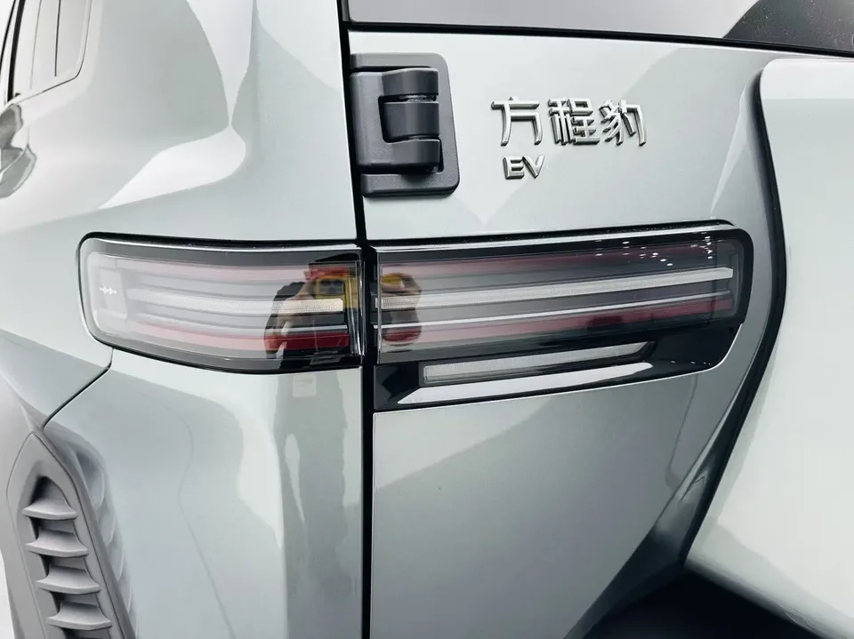 BYD Leopard Titanium 3 Titanium 3 501km Four-Wheel Drive Ultra Edition 2025 — thumbnail 4