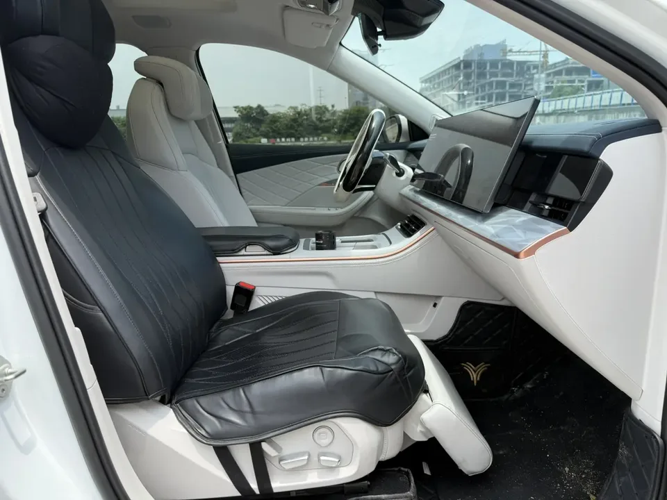 Hozon Neta L Nezha L Extended Range 310 Flash Charge Red Edition 2024 — миниатюра 3