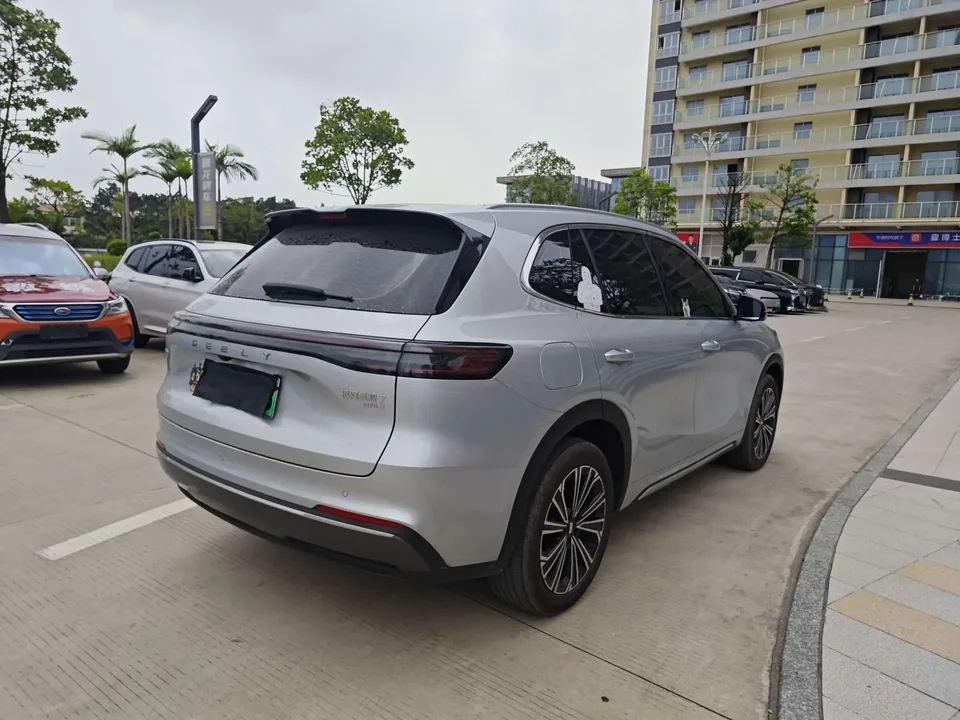 Geely Galaxy Starship 7 EM-i Galaxy Starship 7 EM-i 120KM Pilot Edition 2025 — thumbnail 2