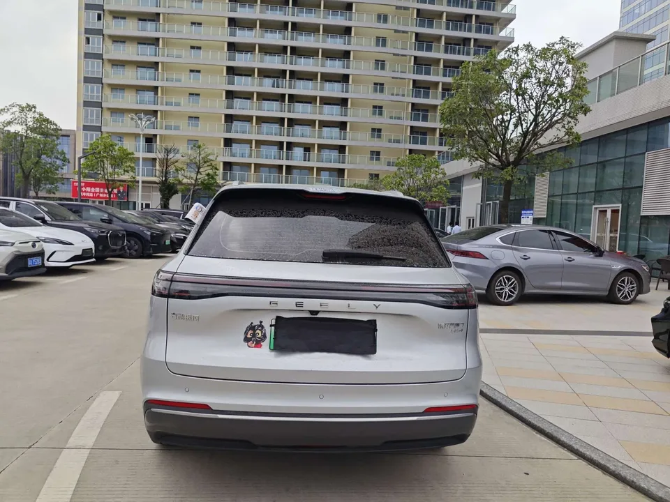 Geely Galaxy Starship 7 EM-i Galaxy Starship 7 EM-i 120KM Pilot Edition 2025 — thumbnail 4