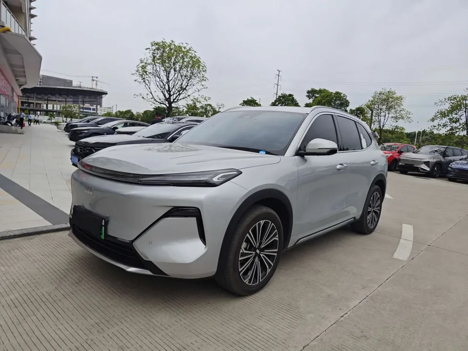 Geely Galaxy Starship 7 EM-i Galaxy Starship 7 EM-i 120KM Pilot Edition 2025 — photo 1, buy with delivery to Moscow