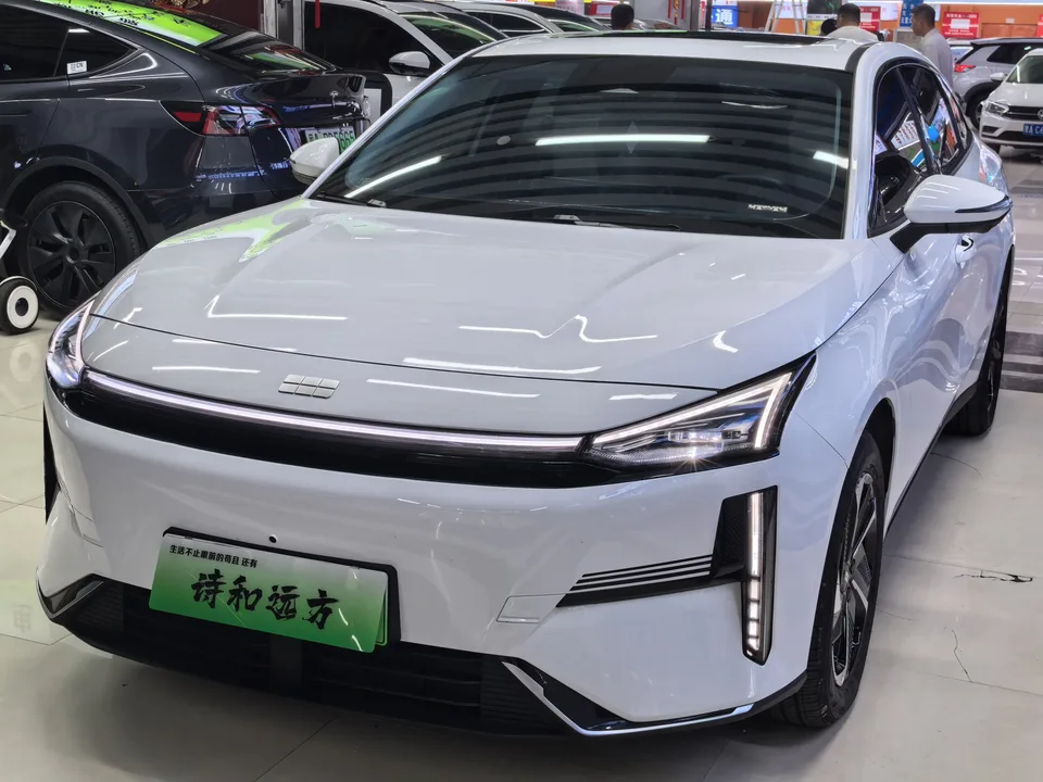 Geely Galaxy L6 Galaxy L6 1.5 EM-i DHT 140KM Exploration+ Edition 2025 — photo 1, buy with delivery to Moscow