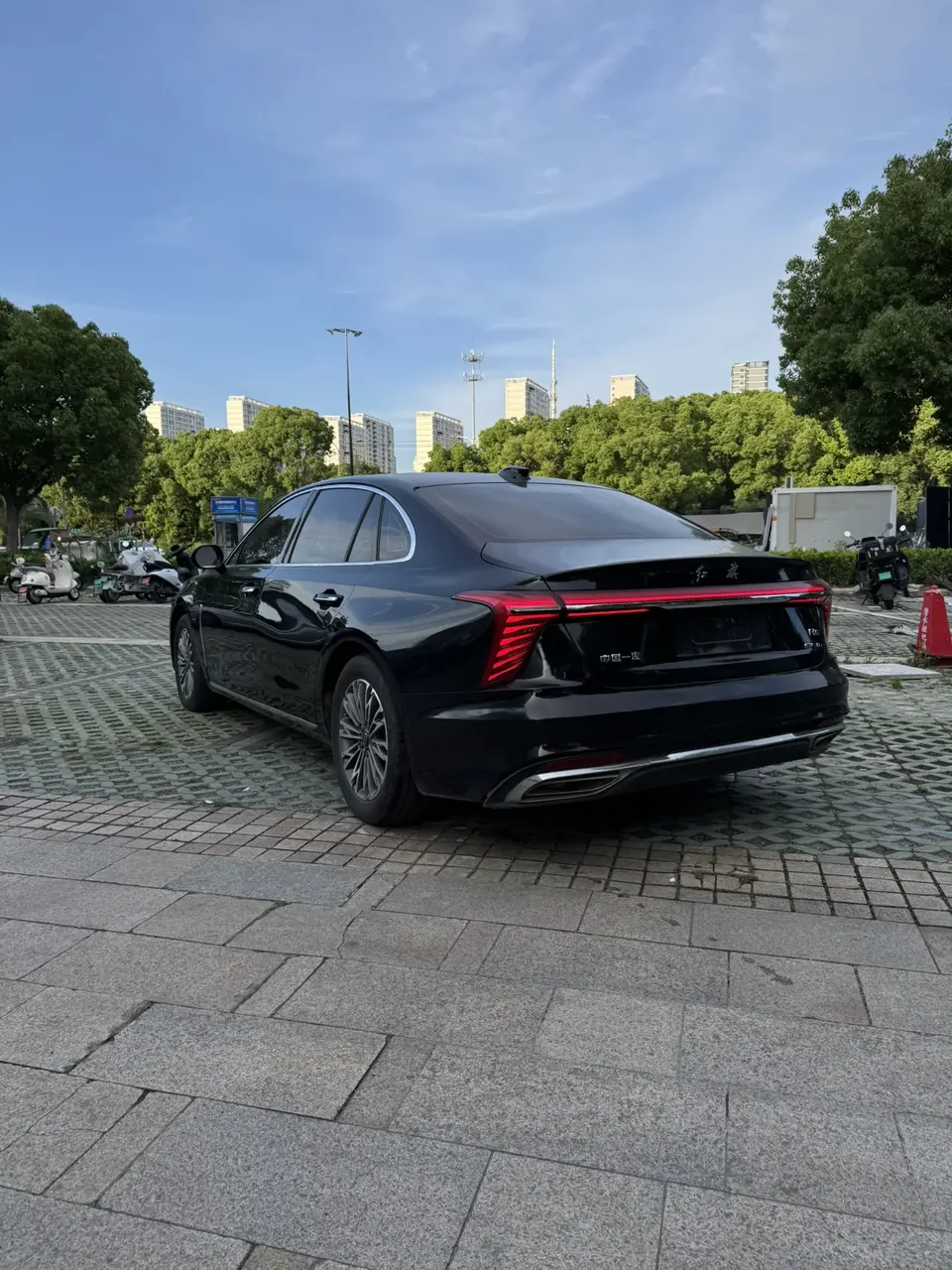 Hongqi H5 Hongqi H5 1.5T DCT Zhilian Qiyun Edition 2024 — thumbnail 4