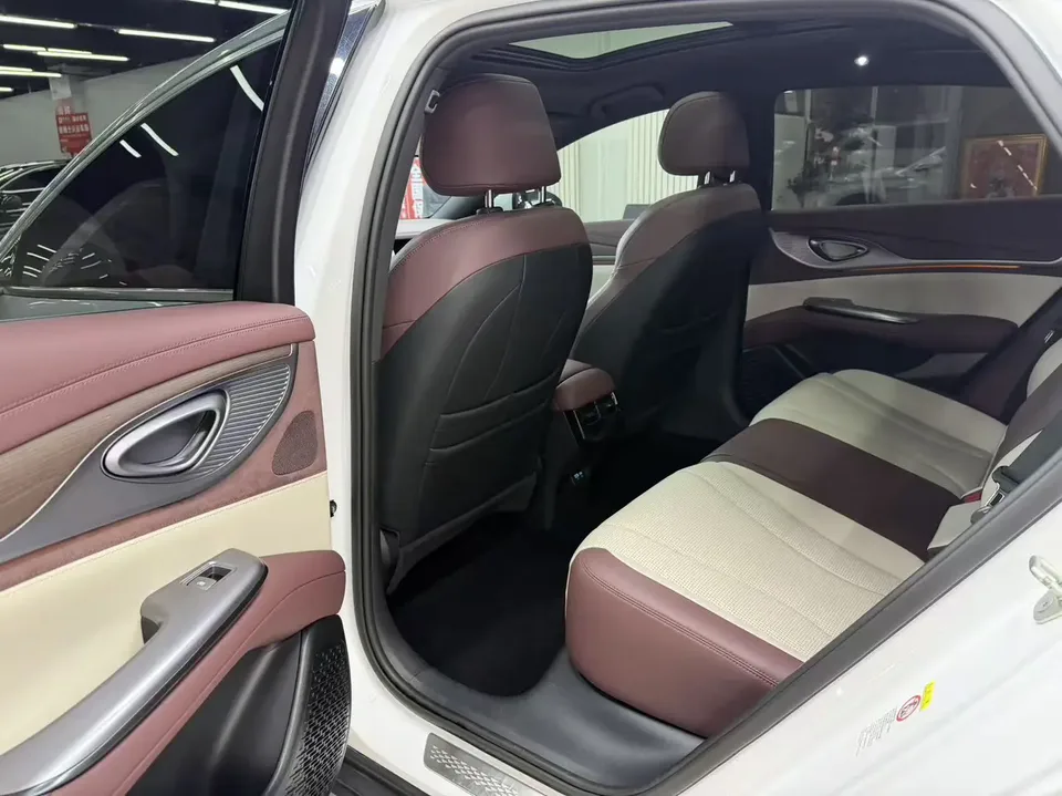 BYD Seal DM Seal DM DM-i 1.5L 121KM Premium 2023 — thumbnail 4