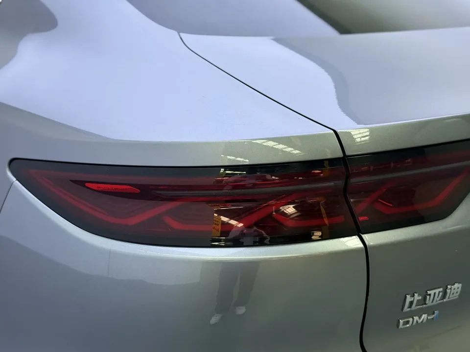 BYD Han DM Chinese DM DM-i Champion Edition 121KM Premium 2023 — thumbnail 4