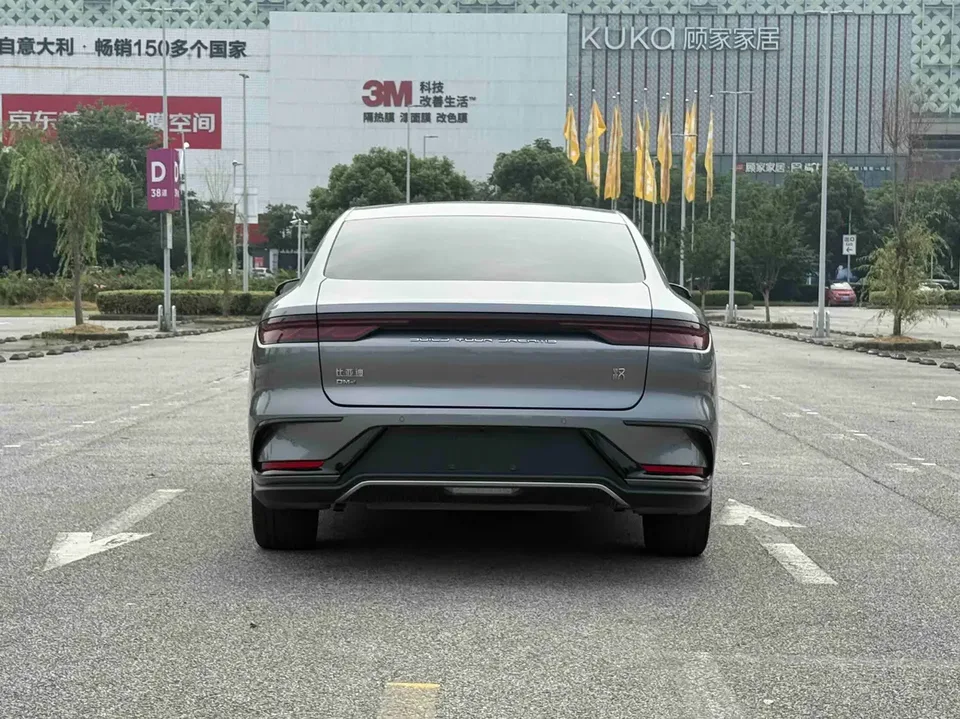 BYD Han DM Chinese DM DM-i 121KM Premium 2022 — thumbnail 2