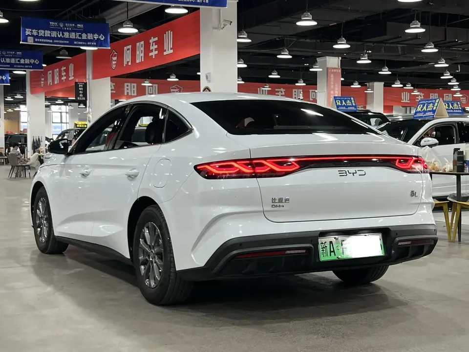 BYD Qin L DM Qin L DM DM-i 80KM Leading Type 2024 — thumbnail 4