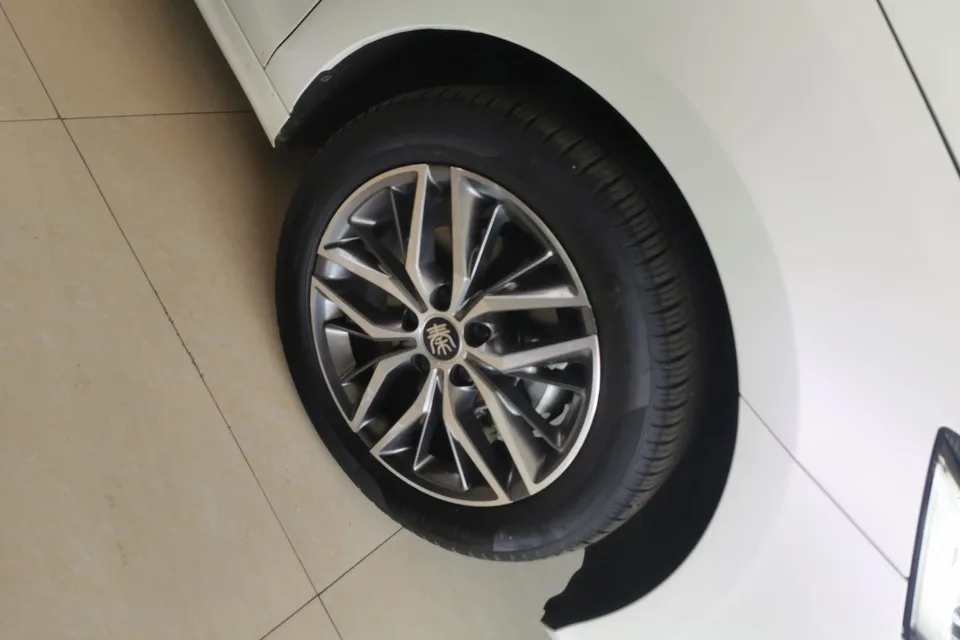 BYD Qin PLUS DM Qin PLUS DM DM-i Champion Edition 120KM Leading Edition 2023 — миниатюра 2