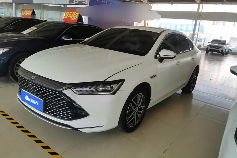 BYD Qin PLUS DM Qin PLUS DM DM-i Champion Edition 120KM Leading Edition 2023 — фото 1, купить с доставкой в Москву