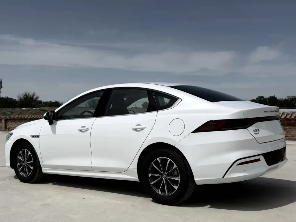 BYD Qin PLUS DM Qin PLUS DM Honor Edition DM-i 55KM Leading Edition 2024 — thumbnail 4