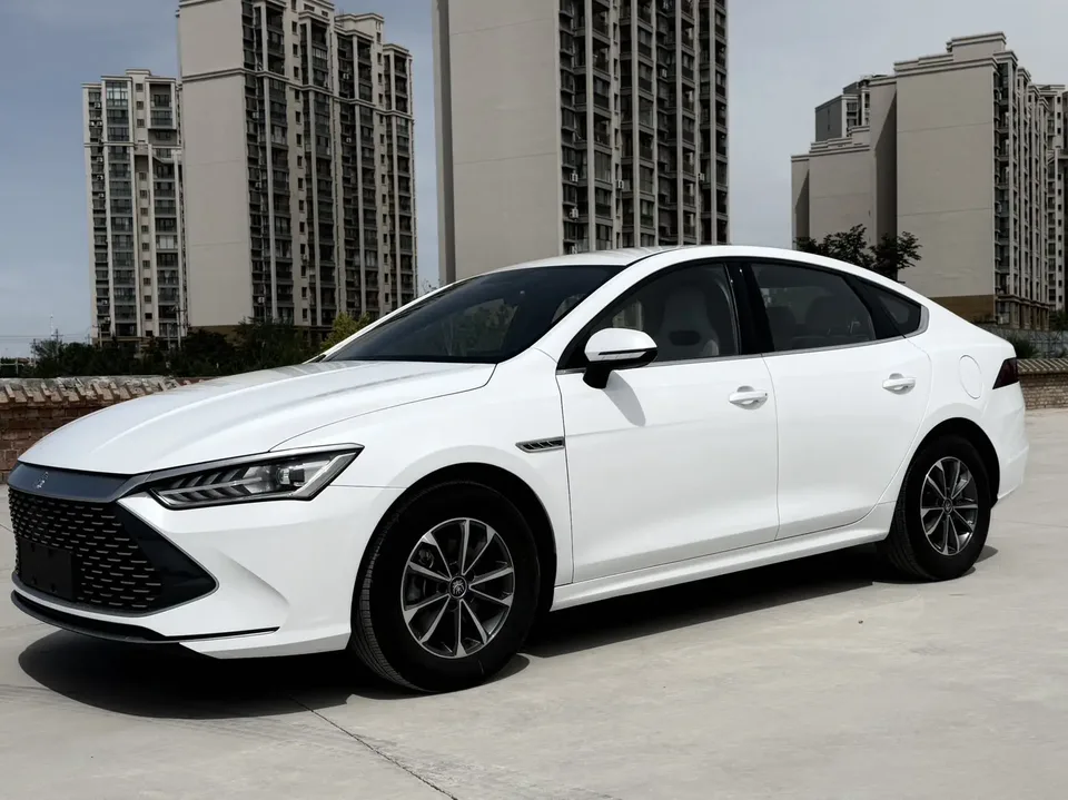 BYD Qin PLUS DM Qin PLUS DM Honor Edition DM-i 55KM Leading Edition 2024 — photo 1, buy with delivery to Moscow