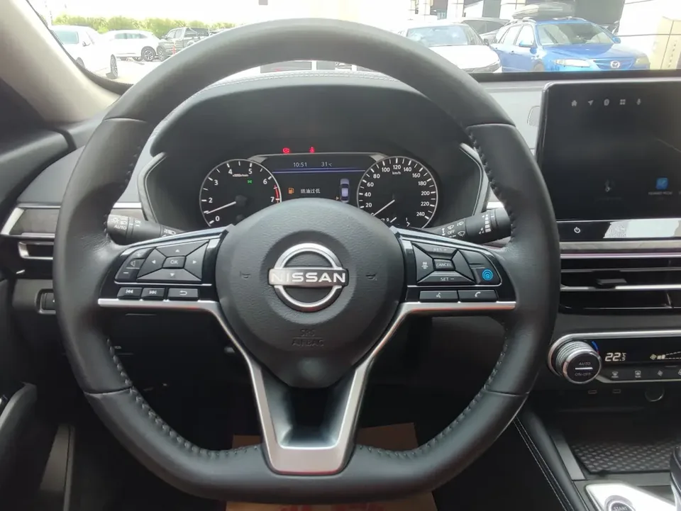 Nissan Altima Teana 2.0L XL-Upr Premium Edition 2022 — миниатюра 4