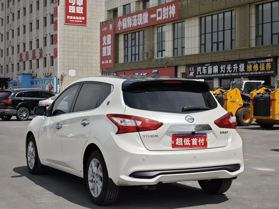 Nissan Tiida Tiida 1.6L CVT Cool Edition 2023 — thumbnail 4