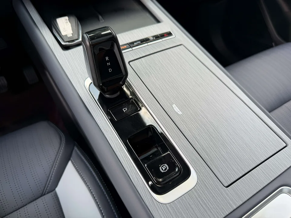 Geely Atlas L Boyue L 1.5TD DCT Premium Edition 2024 — thumbnail 3
