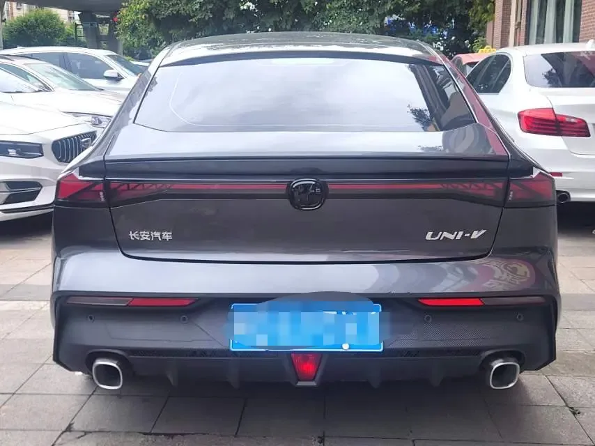 Changan UNI-V UNI-V 1.5T Premium Edition 2022 — миниатюра 2