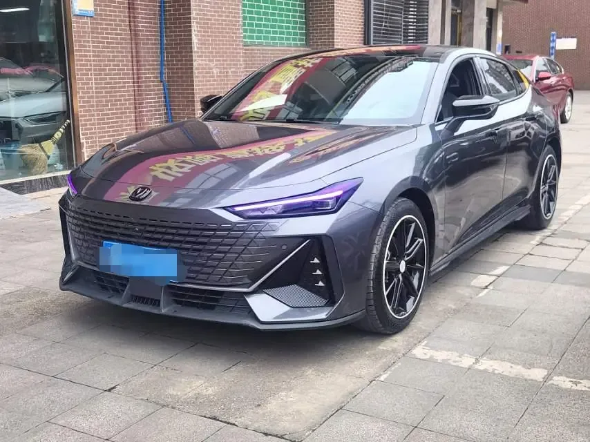 Changan UNI-V UNI-V 1.5T Premium Edition 2022 — фото 1, купить с доставкой в Москву
