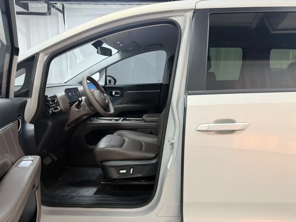Wuling Starlight 730 EV Starlight 730 EV 500km Luxury 2025 — thumbnail 5