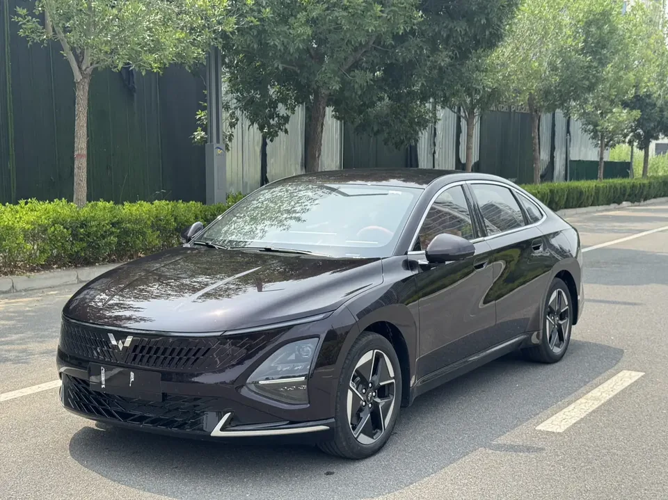 Wuling Starlight PHEV Wuling Starlight PHEV 150km Intelligent Advanced 2025 — photo 1, buy with delivery to Moscow