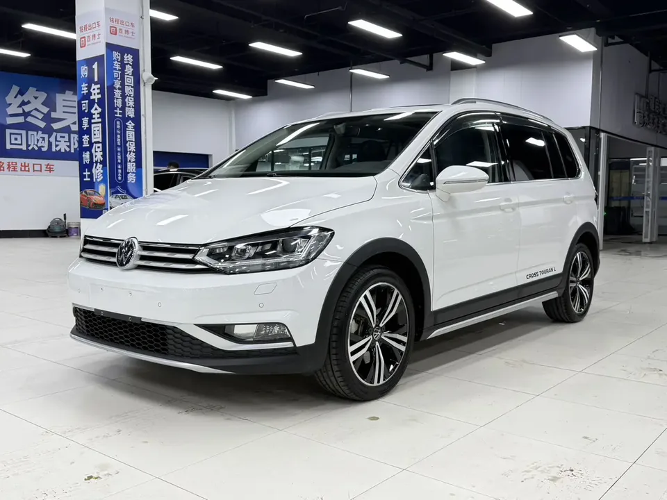 Volkswagen Touran L Touran L 280TSI DSG 7-seater 2022 — photo 1, buy with delivery to Moscow