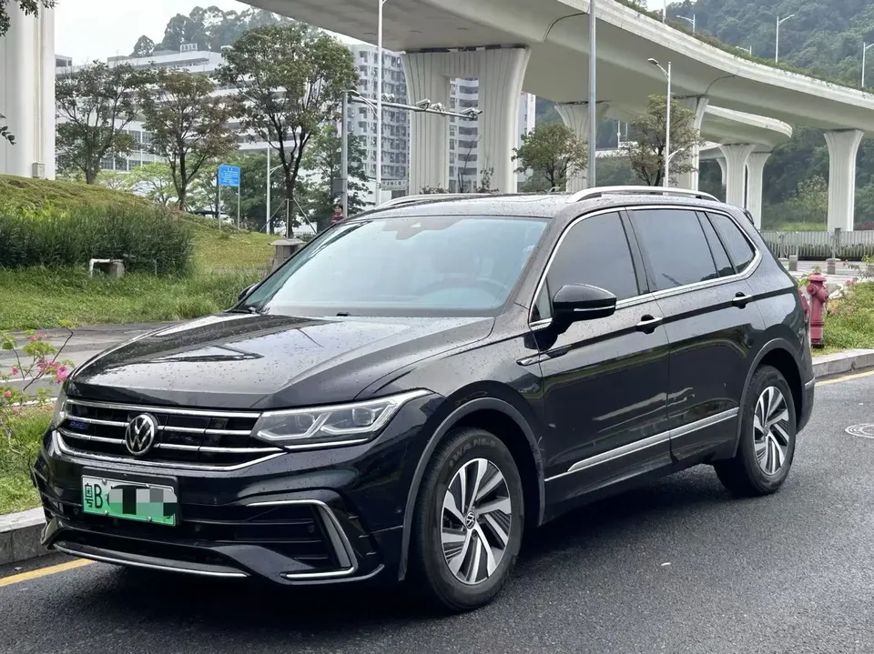 Volkswagen Tiguan L PHEV Tiguan L PHEV 2023 430PHEV Plug-in Hybrid Ultimate Edition 2023 — photo 1, buy with delivery to Moscow