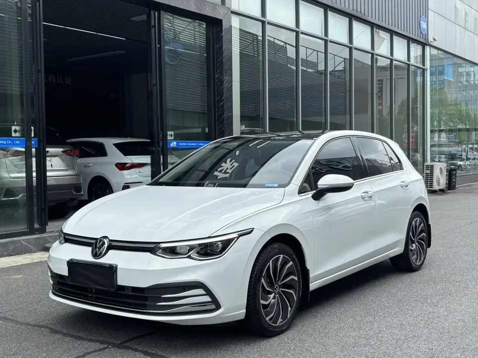 Volkswagen Golf golf 2023 280TSI DSG Pro 2023 — photo 1, buy with delivery to Moscow