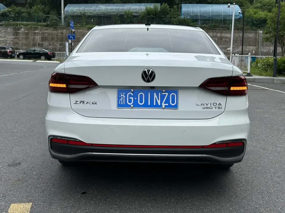 Volkswagen Lavida Lavida 2023 280TSI DSG Full Elegance Edition 2022 — thumbnail 2