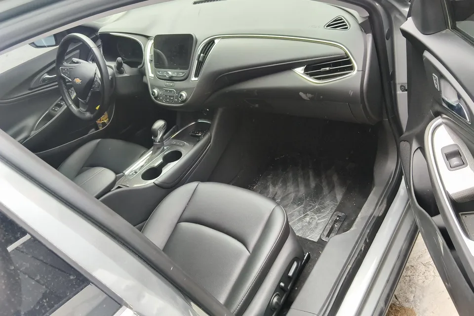 Chevrolet Malibu Xl Malibu XL 1.5T Sharp Edition 2023 — thumbnail 3