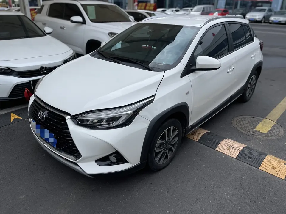 Toyota Yaris L Yaris L YARiS L Zhixuan 2022 Zhixuan X 1.5L CVT luxury PLUS version 2022 — photo 1, buy with delivery to Moscow