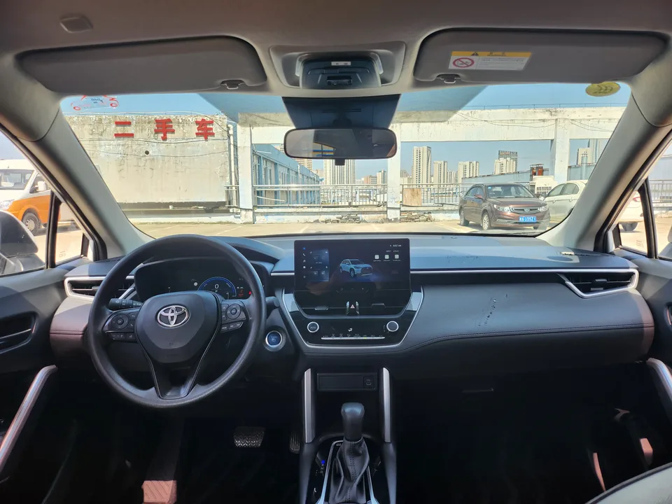 Toyota CorollaCross Corolla Cross 2.0L Intelligent Electric Hybrid Dual Engine Pioneer Edition 2023 — thumbnail 3