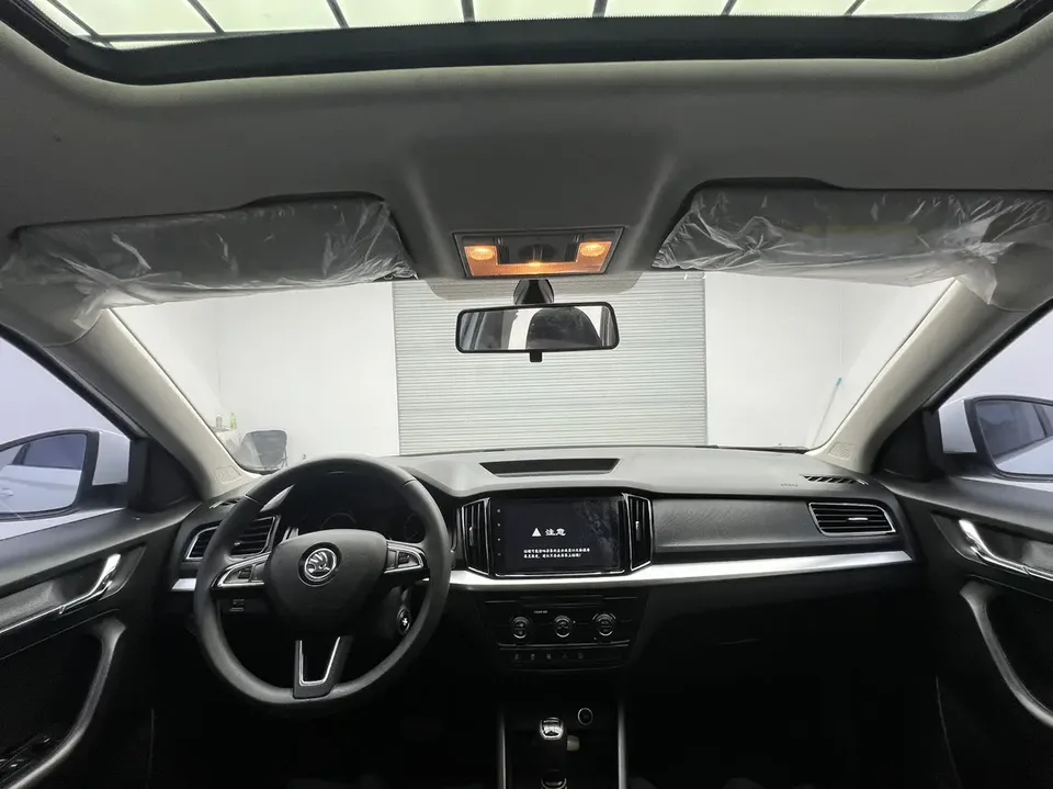 Skoda Comek Comek Modified 1.5L Automatic Comfort Edition 2023 — thumbnail 3