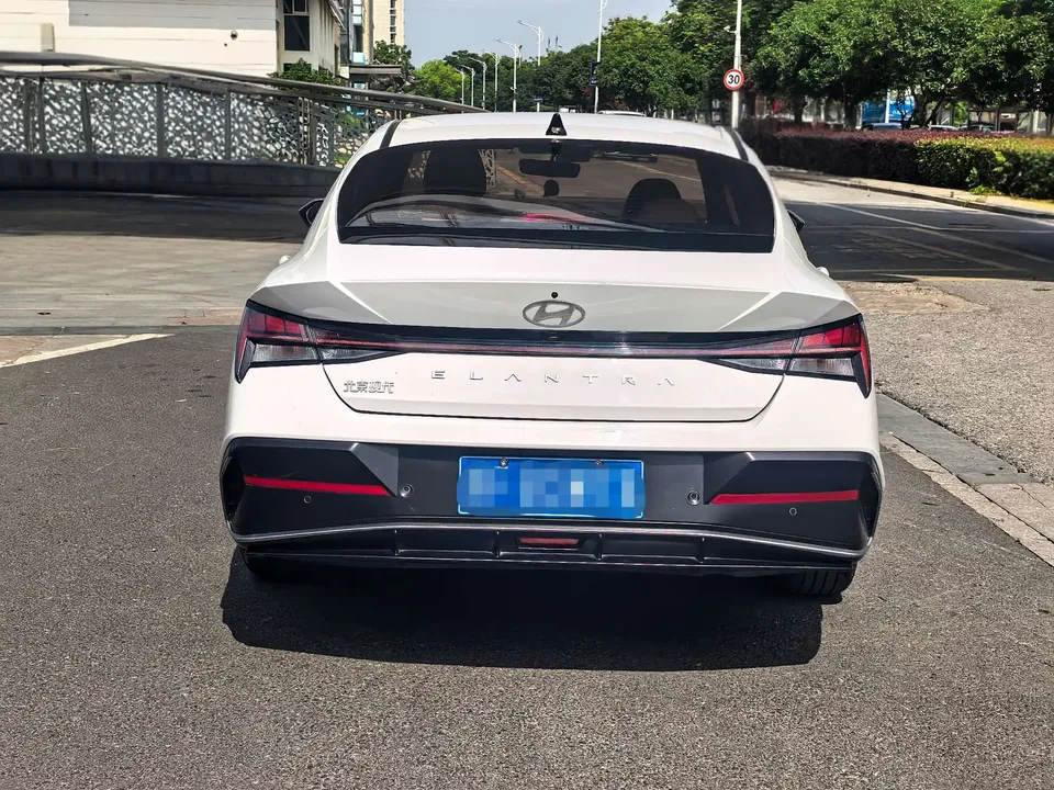 Hyundai Elantra Elantra 1.5L CVT LUX Premium Edition 2023 — thumbnail 5