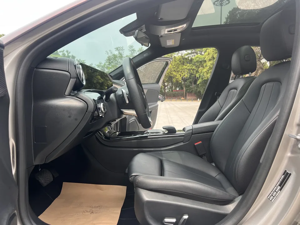 Mercedes-Benz Klasa A Mercedes Benz A Class second facelift A 200 L sports sedan fashion version 2022 — thumbnail 3