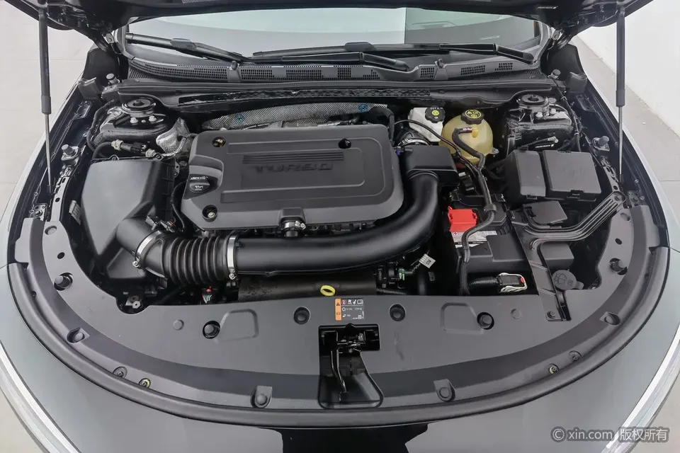 Buick LaCrosse LaCrosse 28T Automatic Premium Edition 2023 — thumbnail 2