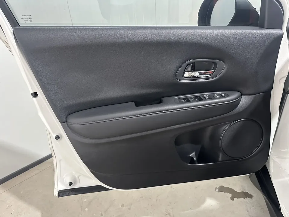 Honda VEZEL Binzhi 2022 1.5L CVT Elite Smart Edition 2022 — thumbnail 3