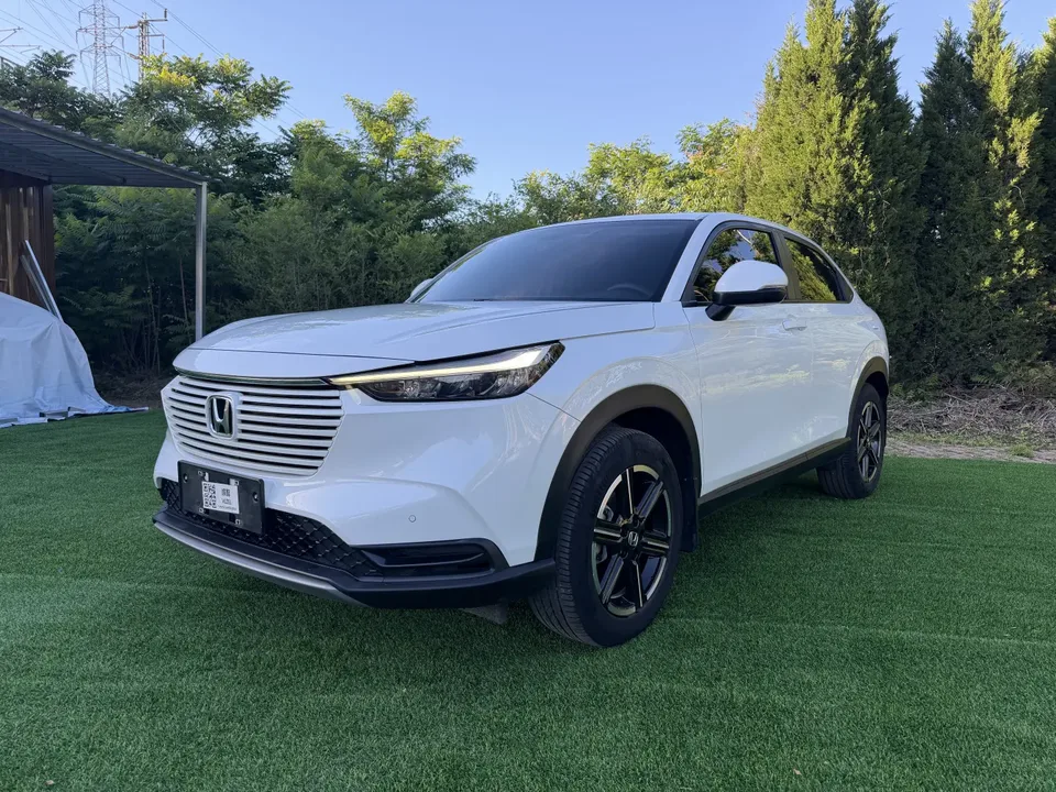 Honda VEZEL Binzhi 1.5L CVT Elite Edition 2023 — photo 1, buy with delivery to Moscow