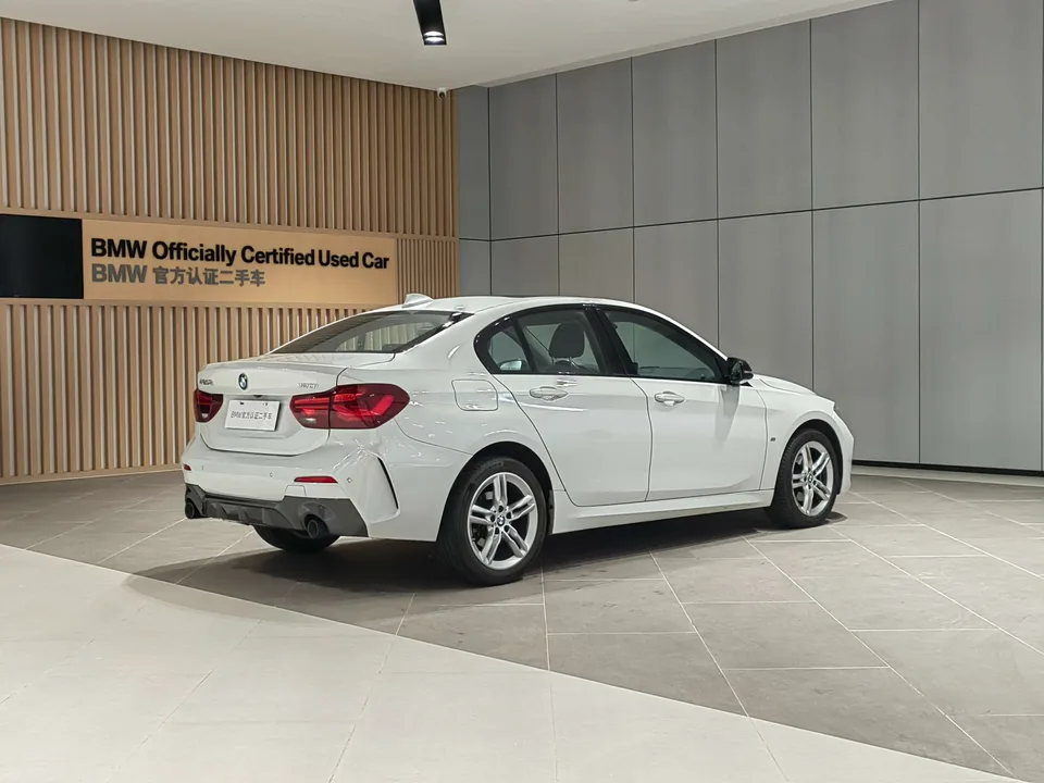 BMW 1 Series 1 Series BMW 1 Series 2023 120i M Sport Night Edition 2023 — thumbnail 2