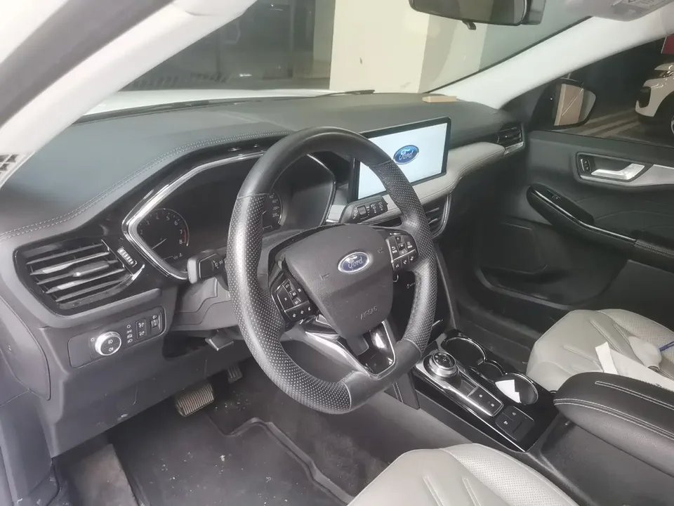 Ford Escape Ruiji 2020 EcoBoost 245 2WD Premium Edition 2022 — thumbnail 4