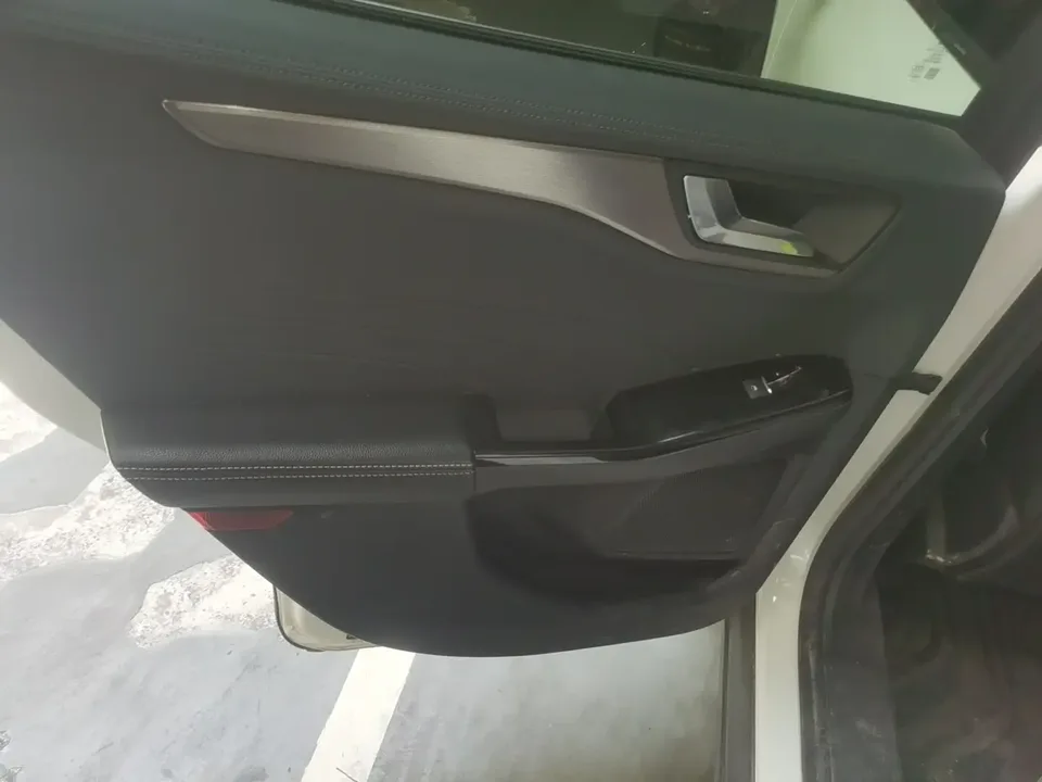 Ford Escape Ruiji 2020 EcoBoost 245 2WD Premium Edition 2022 — thumbnail 5