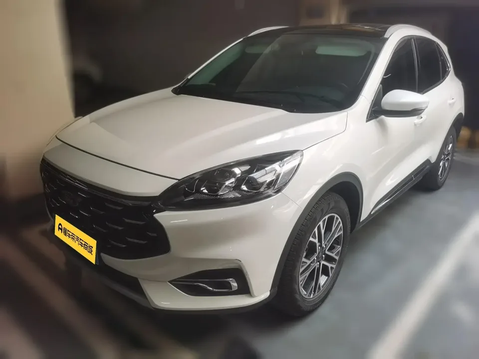 Ford Escape Ruiji 2020 EcoBoost 245 2WD Premium Edition 2022 — photo 1, buy with delivery to Moscow
