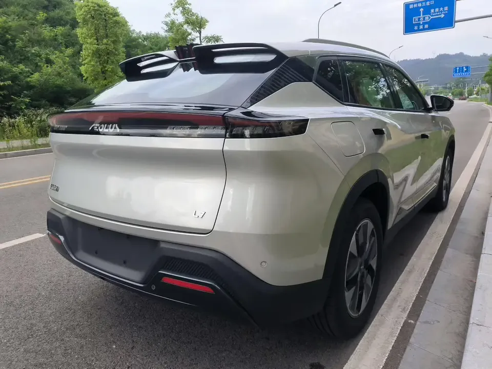 Dongfeng Fengshen L7 PHEV Fengshen L7 PHEV 205 Ultra-long battery life 2025 — thumbnail 5