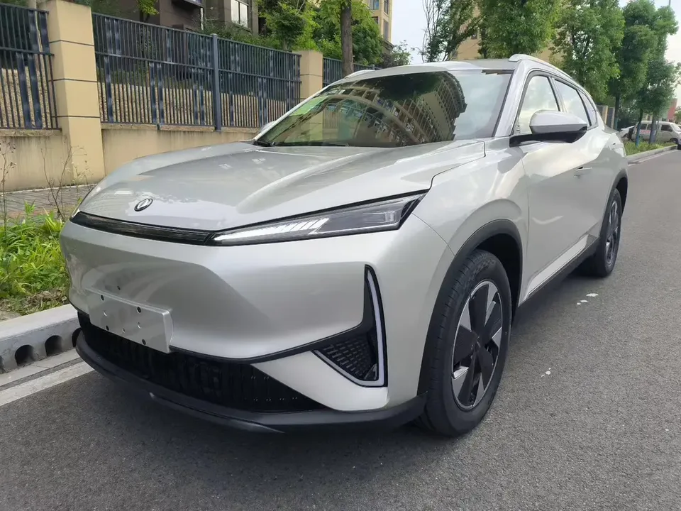 Dongfeng Fengshen L7 PHEV Fengshen L7 PHEV 205 Ultra-long battery life 2025 — photo 1, buy with delivery to Moscow