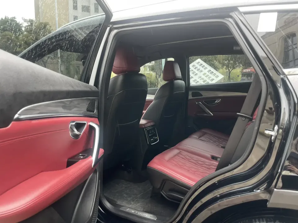 Jetour Jietu X70 PLUS Jietu X70 PLUS JETOUR X70 PLUS 2023 1.5T DCT Brave PLUS 7-seater 2023 — thumbnail 3