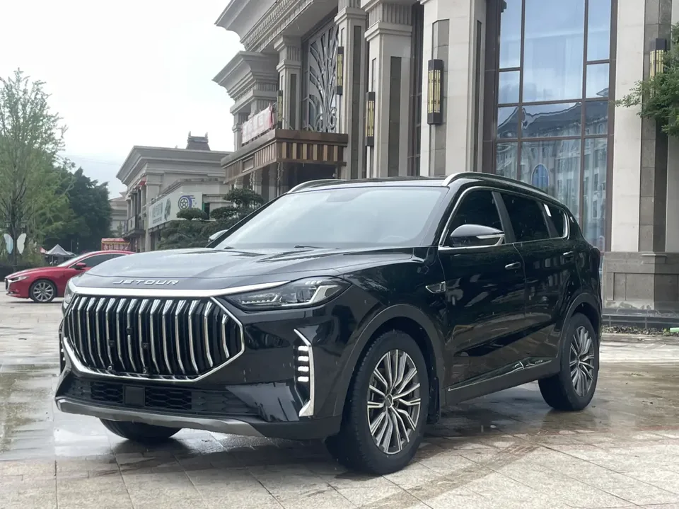 Jetour Jietu X70 PLUS Jietu X70 PLUS JETOUR X70 PLUS 2023 1.5T DCT Brave PLUS 7-seater 2023 — photo 1, buy with delivery to Moscow